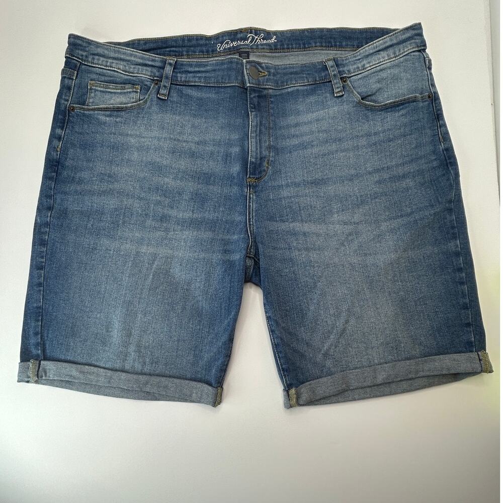 Universal Thread 9" High Rise Denim Cuffed Blue Jean Shorts Plus Size Women 24WR